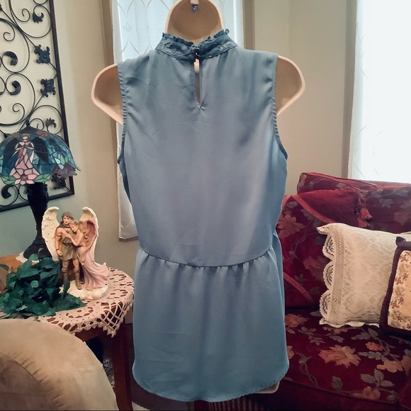 Maurices Tp blouse tunic sleeveless keyhole lace bodice and collar Medium - Picture 4 of 8